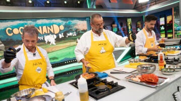 "Soy muy bueno en la cocina": Camilo saca sus dotes de chef junto a David de Jorge en El Hormiguero