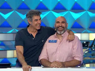 “J.J. ven aquí conmigo y que juegue ella”: la broma de Jorge Fernández a una pareja de concursantes “J.J. ven aquí conmigo y que juegue ella”: la broma de Jorge Fernández a una pareja de concursantes