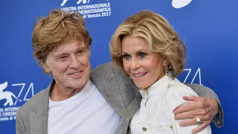 Jane Fondo y Robert Redford en el Festival de Venecia en 2017 Jane Fondo y Robert Redford en el Festival de Venecia en 2017