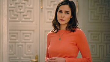 Begoña escucha una conversación entre María y Julia... ¡Empieza a sospechar sobre si dice realmente la verdad! 