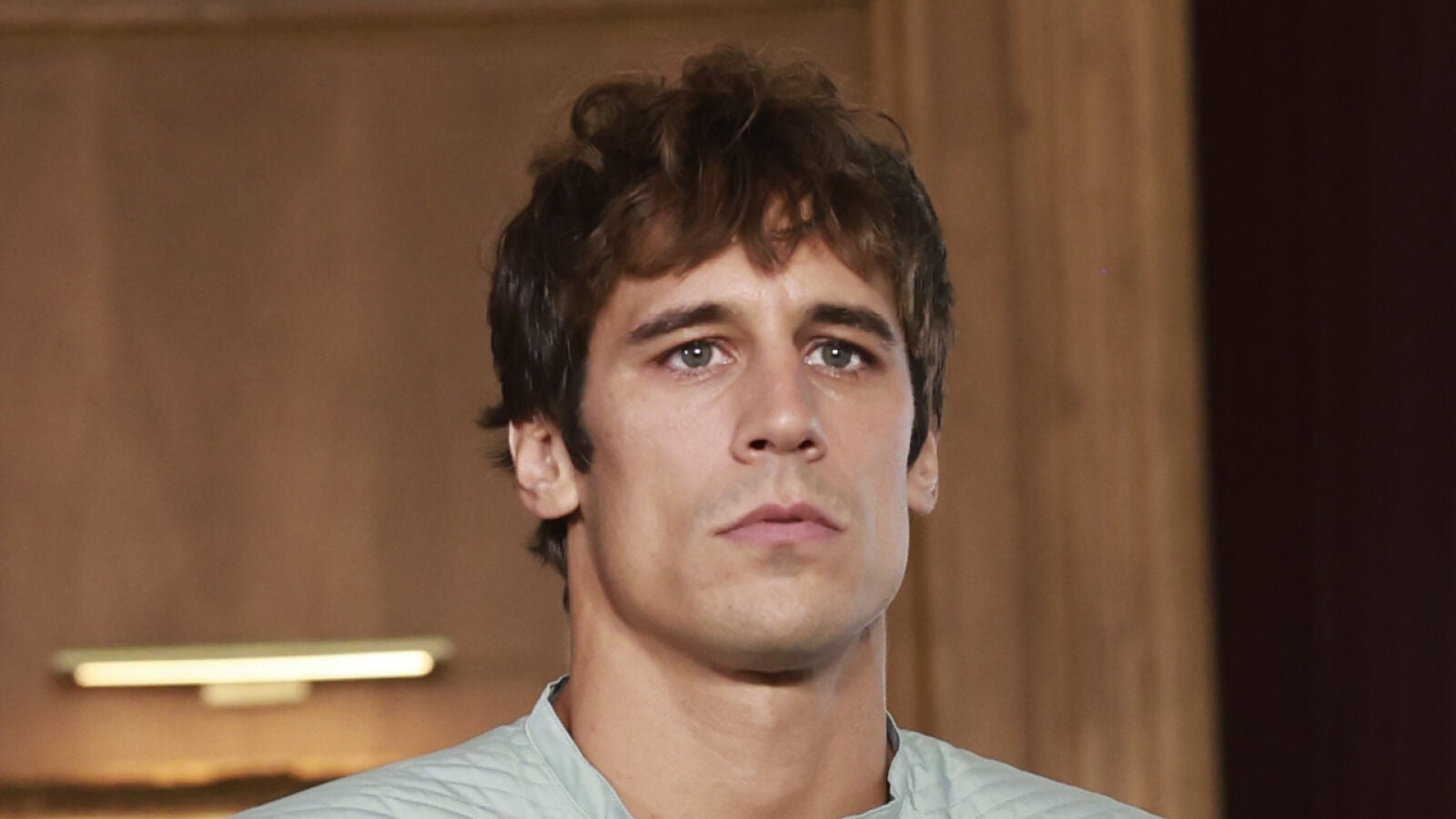 Martiño Rivas sorprende como modelo en el desfile de Palomo Spain y no se le da nada mal 
