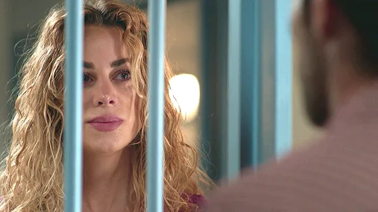 Laura confiesa la verdad: se acostó con Álvaro y reveló todos los secretos de su investigación Laura confiesa la verdad: se acostó con Álvaro y reveló todos los secretos de su investigación