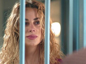 Laura confiesa la verdad: se acost&oacute; con &Aacute;lvaro y revel&oacute; todos los secretos de su investigaci&oacute;n 