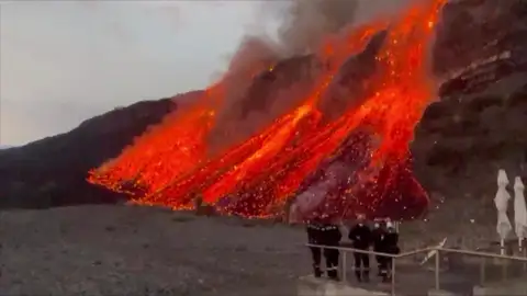 Las ayudas a los afectados por el volcán generan 'bronca política' en pleno aniversario de la erupción Las ayudas a los afectados por el volcán generan 'bronca política' en pleno aniversario de la erupción