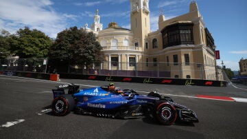 Carlos Sainz conduce su Williams en la qualy de Azerbaiyán