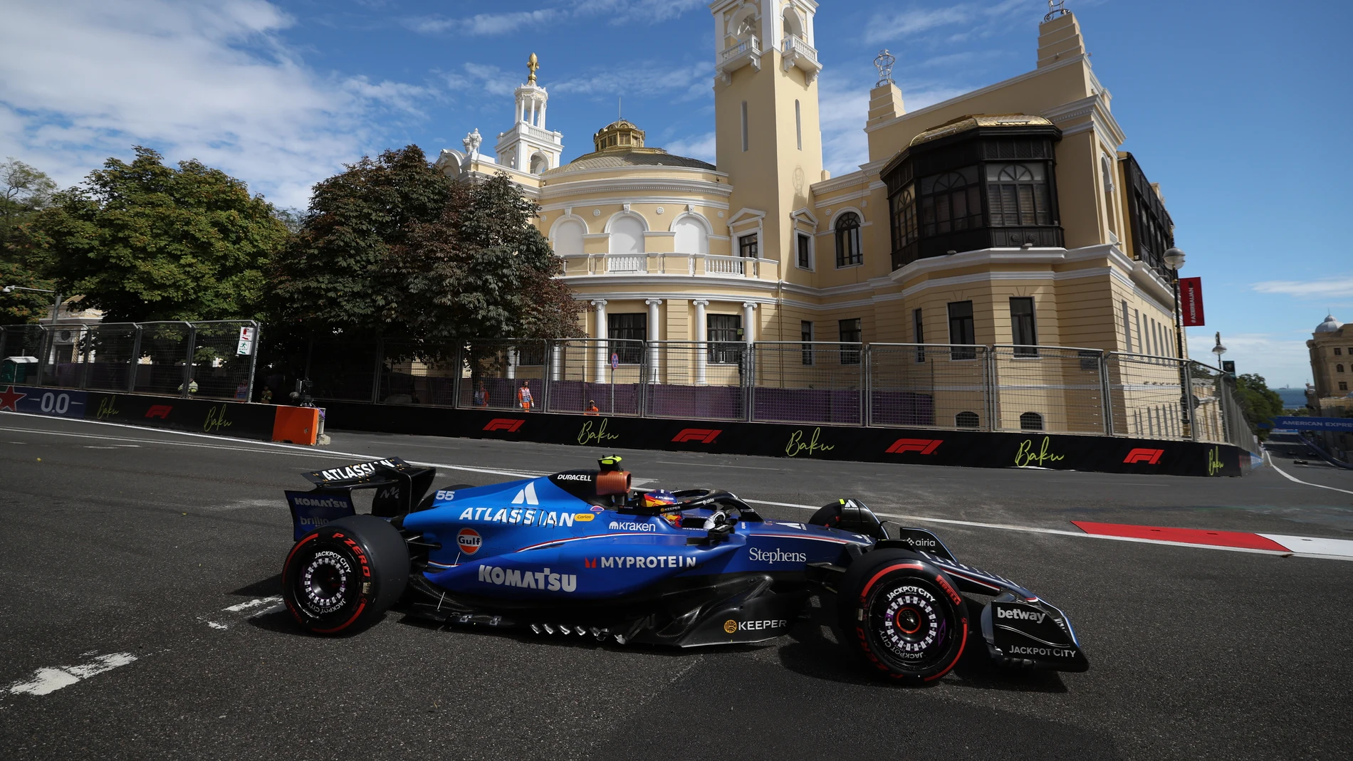 Carlos Sainz conduce su Williams en la qualy de Azerbaiyán Carlos Sainz conduce su Williams en la qualy de Azerbaiyán