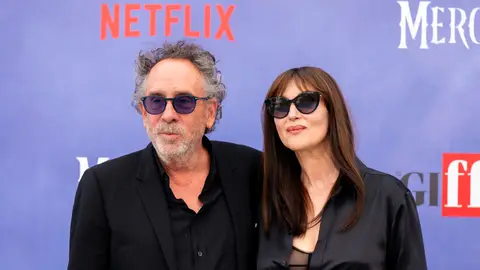 Tim Burton y Monica Bellucci Tim Burton y Monica Bellucci