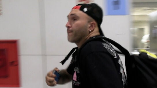 Kiko Rivera huyendo de la prensa