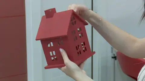 La contratación de brókers hipotecarios se duplica ante la falta de ahorros para comprar una casa La contratación de brókers hipotecarios se duplica ante la falta de ahorros para comprar una casa