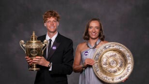 Jannik Sinner e Iga Swiatek, campeones de la &uacute;ltima edici&oacute;n de Wimbledon