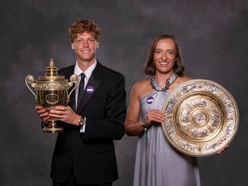 Jannik Sinner e Iga Swiatek, campeones de la última edición de Wimbledon