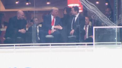 VÍDEO: Trump y Musk dejan de lado sus disputas en el funeral de Charlie Kirk