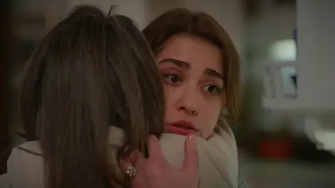 "¿Vas a dejarme sola?": la pregunta inocente de Seren que destroza a Efsun y su terrible secreto "¿Vas a dejarme sola?": la pregunta inocente de Seren que destroza a Efsun y su terrible secreto
