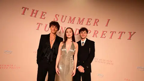Gavin Casalegno, Chris Briney y Lola Tung en la premiere en París de El verano en que me enamoré Gavin Casalegno, Chris Briney y Lola Tung en la premiere en París de El verano en que me enamoré