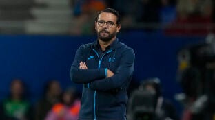 El entrenador del Getafe, Jos&eacute; Bordal&aacute;s, en el Johan Cruyff