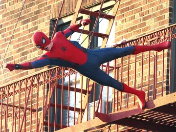 Tom Holland en el rodaje de SpiderMan en 2016 Tom Holland en el rodaje de SpiderMan en 2016