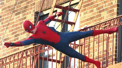 Tom Holland en el rodaje de SpiderMan en 2016 Tom Holland en el rodaje de SpiderMan en 2016