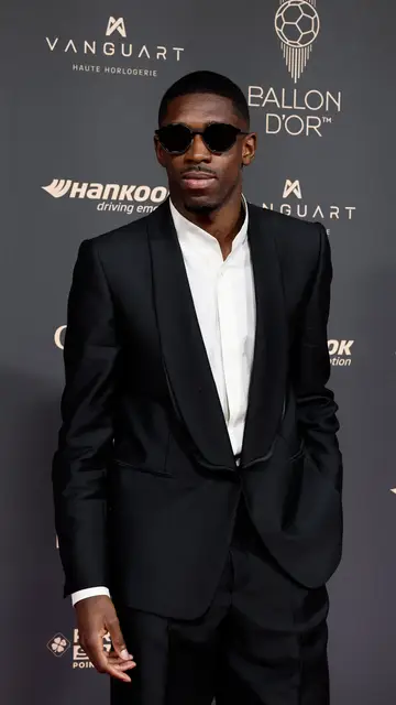 Así ha llegado Dembélé a la alfombra roja de París Así ha llegado Dembélé a la alfombra roja de París