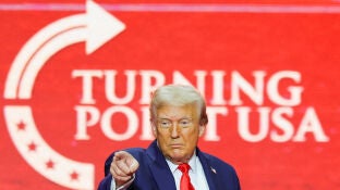 Donald Trump durante el homenaje a Charlie Kirk
