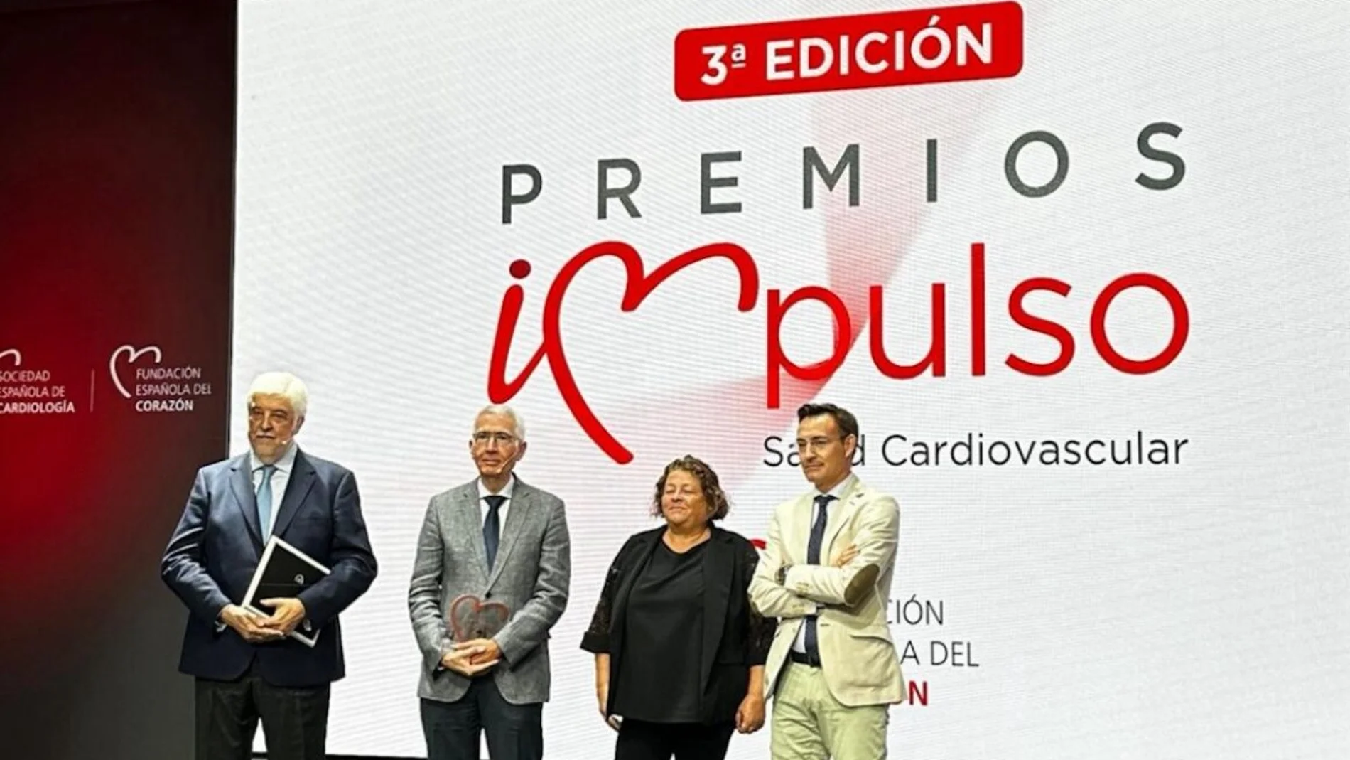 La Unidad Integral de Cardiología se alza con el Premio Pyme en la 3ª edición de los imPULSO Salud Cardiovascular. La Unidad Integral de Cardiología se alza con el Premio Pyme en la 3ª edición de los imPULSO Salud Cardiovascular.