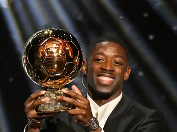 Ousmane Dembélé con el Balón de Oro 2025 Ousmane Dembélé con el Balón de Oro 2025