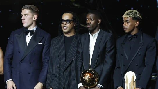 Ronaldinho, junto a Dembélé y Lamine Yamal Ronaldinho, junto a Dembélé y Lamine Yamal