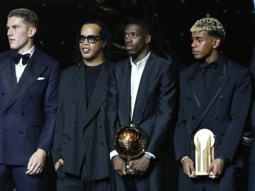 Ronaldinho, junto a Dembélé y Lamine Yamal