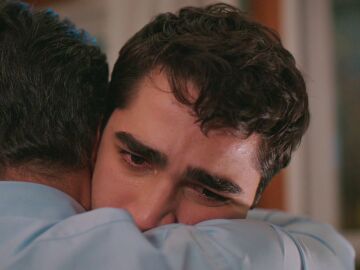 "Eres mi hijo y te quiero": Ferit comprende el precio de su apellido en una emotiva charla con su padre
