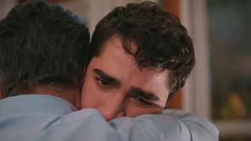 "Eres mi hijo y te quiero": Ferit comprende el precio de su apellido en una emotiva charla con su padre