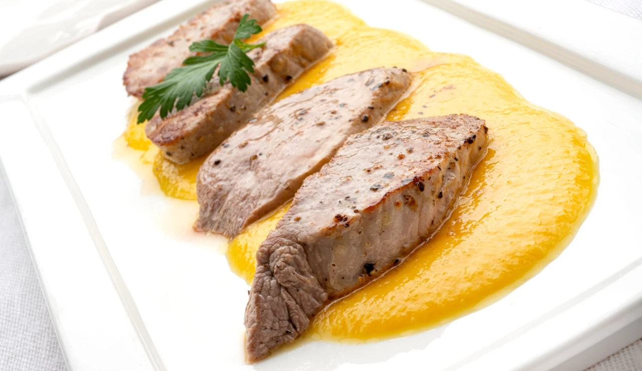 Solomillo de cerdo con salsa de melocotón