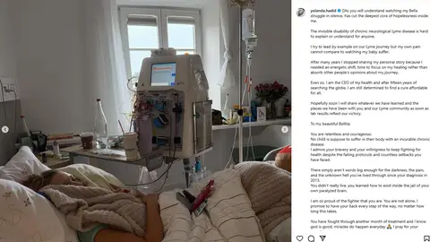 Post de la madre Bella Hadid Post de la madre Bella Hadid
