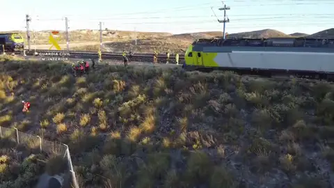 Descarrila un tren de mercancías en Zaragoza y deja herido grave al maquinista Descarrila un tren de mercancías en Zaragoza y deja herido grave al maquinista
