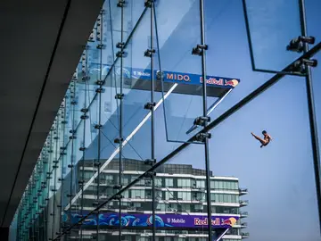 Carlos Gimeno durante la Red Bull Cliff Diving World Series de 2023 en Boston Carlos Gimeno durante la Red Bull Cliff Diving World Series de 2023 en Boston