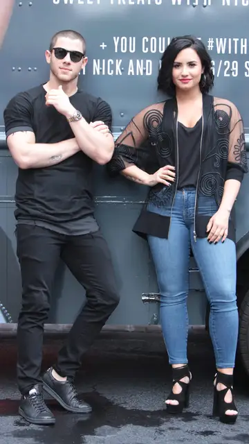 Demi Lovato y Nick Jonas en su gira Future now en junio de 2016 Demi Lovato y Nick Jonas en su gira Marriot rewards en junio de 2016
