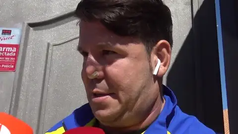 Lucas contestanto a la prensa Lucas contestanto a la prensa