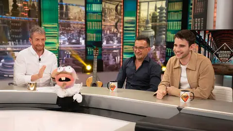 Alejandro Amenábar se broma de los fallos de Julio Peña en el juego de las hormigas: “Es que lo tomo muy en serio” Alejandro Amenábar se broma de los fallos de Julio Peña en el juego de las hormigas: “Es que lo tomo muy en serio”