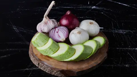 Calabacín, cebolla y ajo Calabacín, cebolla y ajo