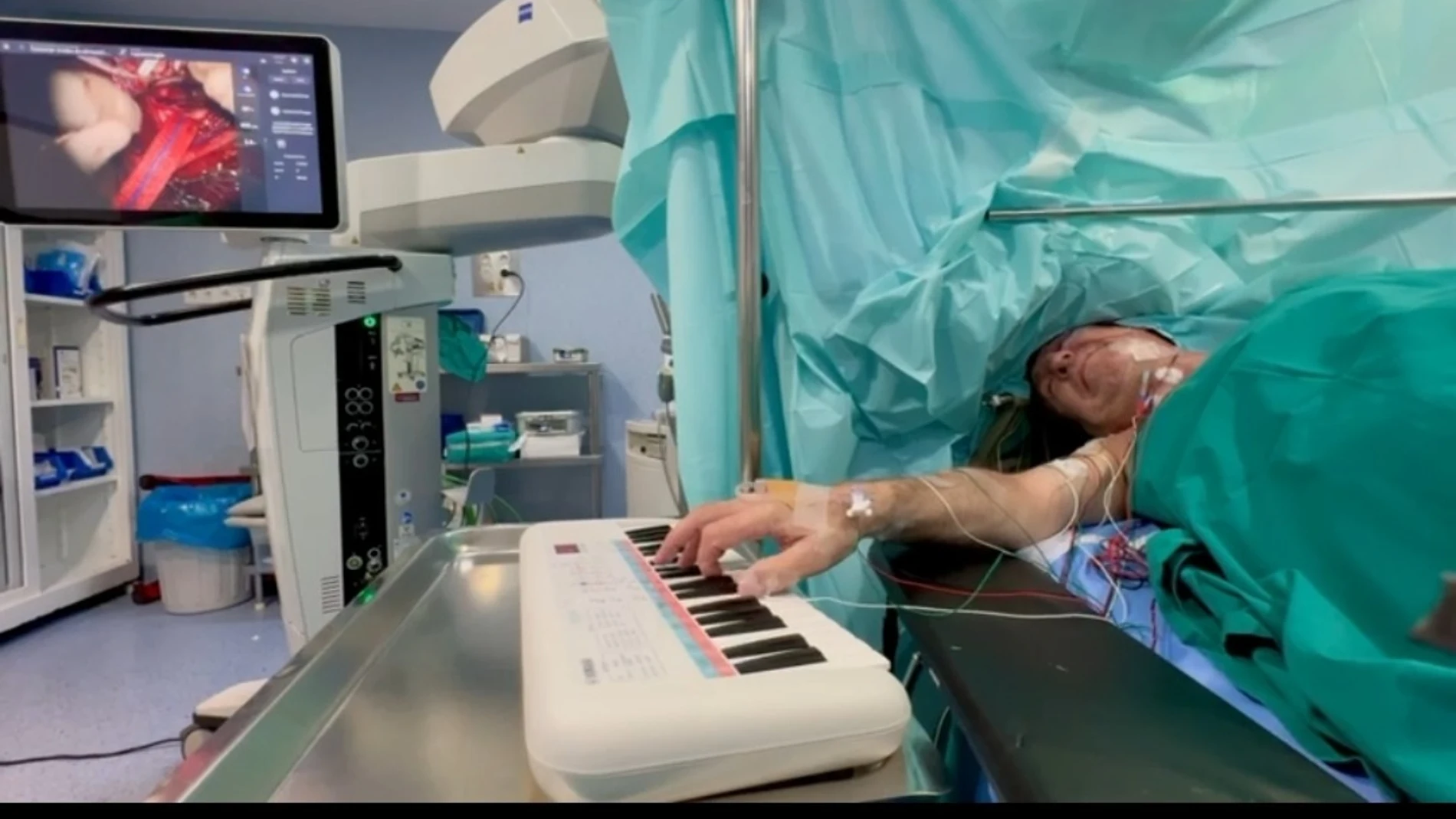 El hospital Cruz Roja de Córdoba realiza con éxito una cirugía cerebral mientras el paciente toca el piano El hospital Cruz Roja de Córdoba realiza con éxito una cirugía cerebral mientras el paciente toca el piano