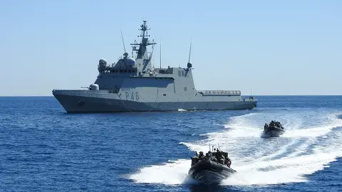 Patrullero Furor (P46) durante unas maniobras navales Patrullero Furor (P46) durante unas maniobras navales