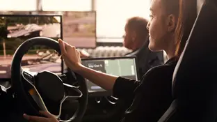 Alemania tendrá coches con conductores remotos Una estación de conducción remota en Berlín