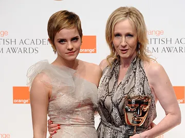 Emma Watson y J.K. Rowling en 2011 Emma Watson y J.K. Rowling en 2011