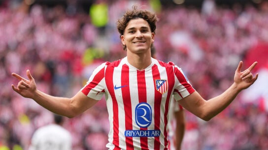 Juli&aacute;n &Aacute;lvarez celebra un gol ante el Real Madrid