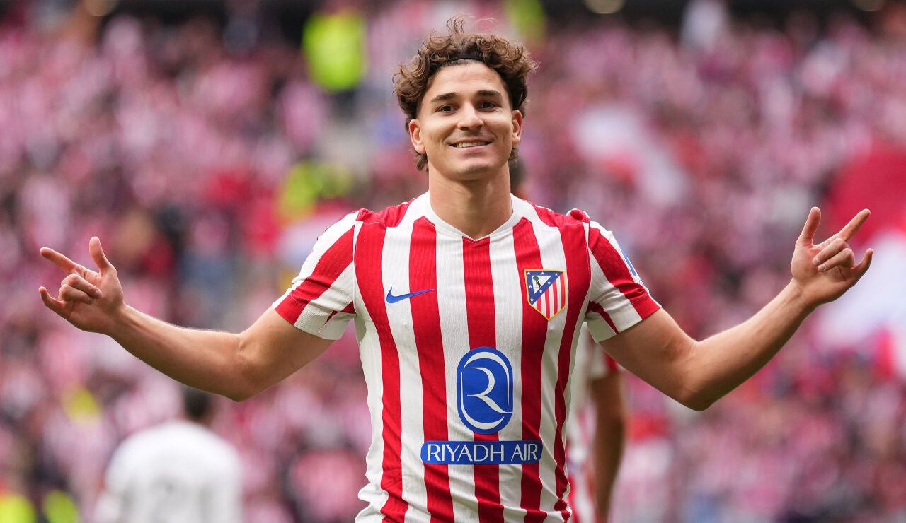 Juli&aacute;n &Aacute;lvarez celebra un gol ante el Real Madrid