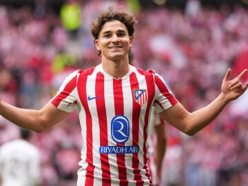 Juli&aacute;n &Aacute;lvarez celebra un gol ante el Real Madrid