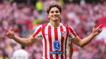Juli&aacute;n &Aacute;lvarez celebra un gol ante el Real Madrid
