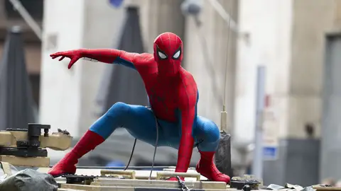 Tom Holland durante la grabación de una escena de SpiderMan: Brand New Day Tom Holland durante la grabación de una escena de SpiderMan: Brand New Day