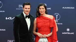 Garbi&ntilde;e Muguruza posa con su marido Arthur Borges