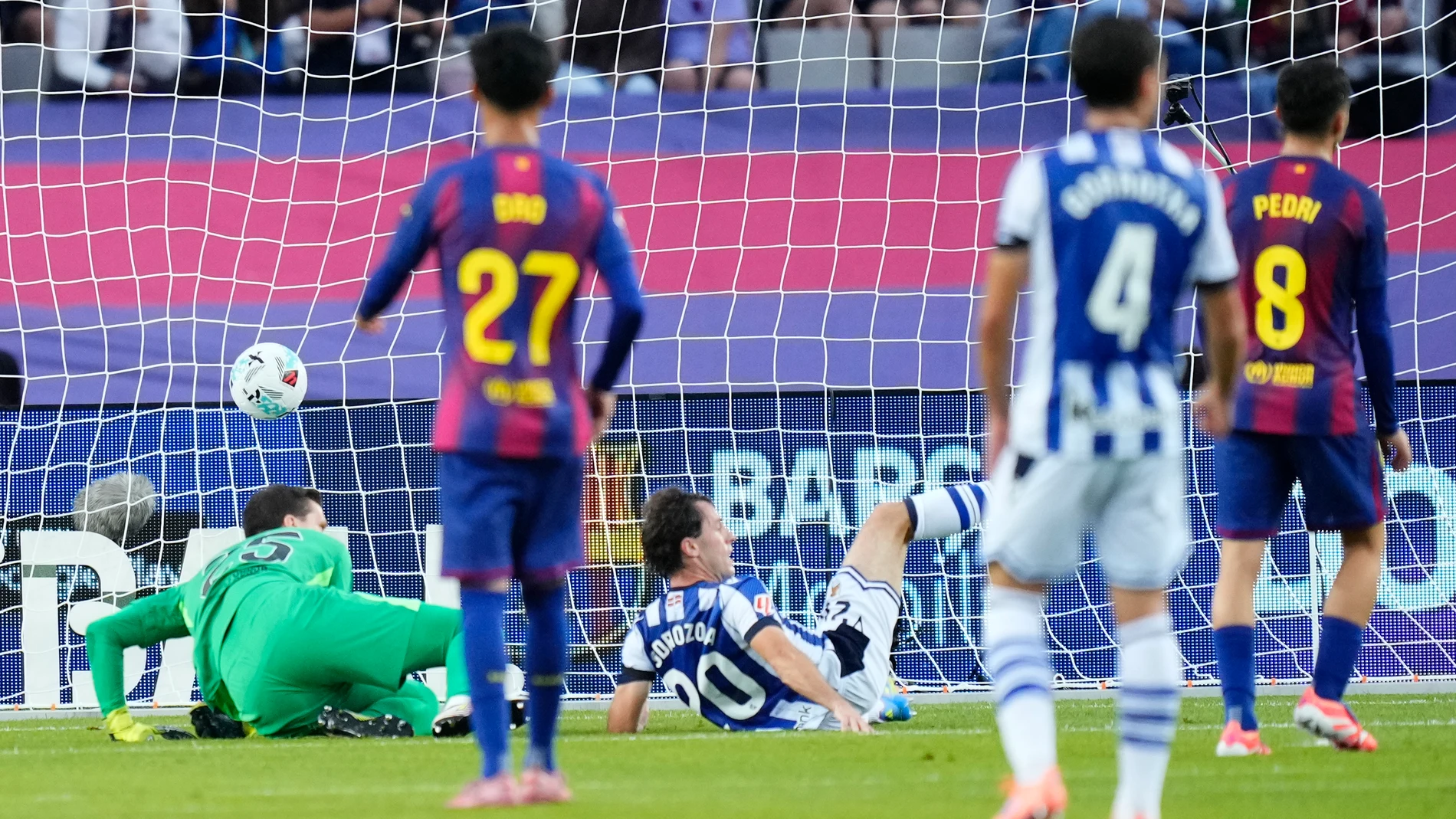 Odriozola marcando gol al Barça en Montjuic Odriozola marcando gol al Barça en Montjuic