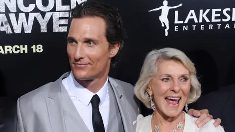 Matthew McConaughey y su madre Kay en 2011 Matthew McConaughey y su madre Kay en 2011