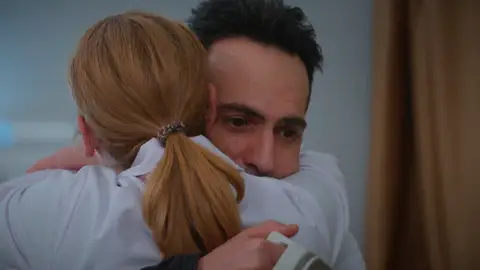 ¡Se olvidan de todo por un segundo! El abrazo que demuestra que el amor de Bahar y Evren sigue vivo ¡Se olvidan de todo por un segundo! El abrazo que demuestra que el amor de Bahar y Evren sigue vivo